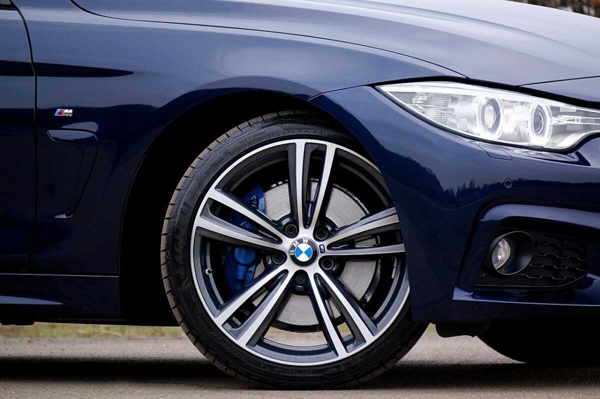 BMW純正とカスタムホイールの違い｜メリット・デメリットを解説 | 京都 