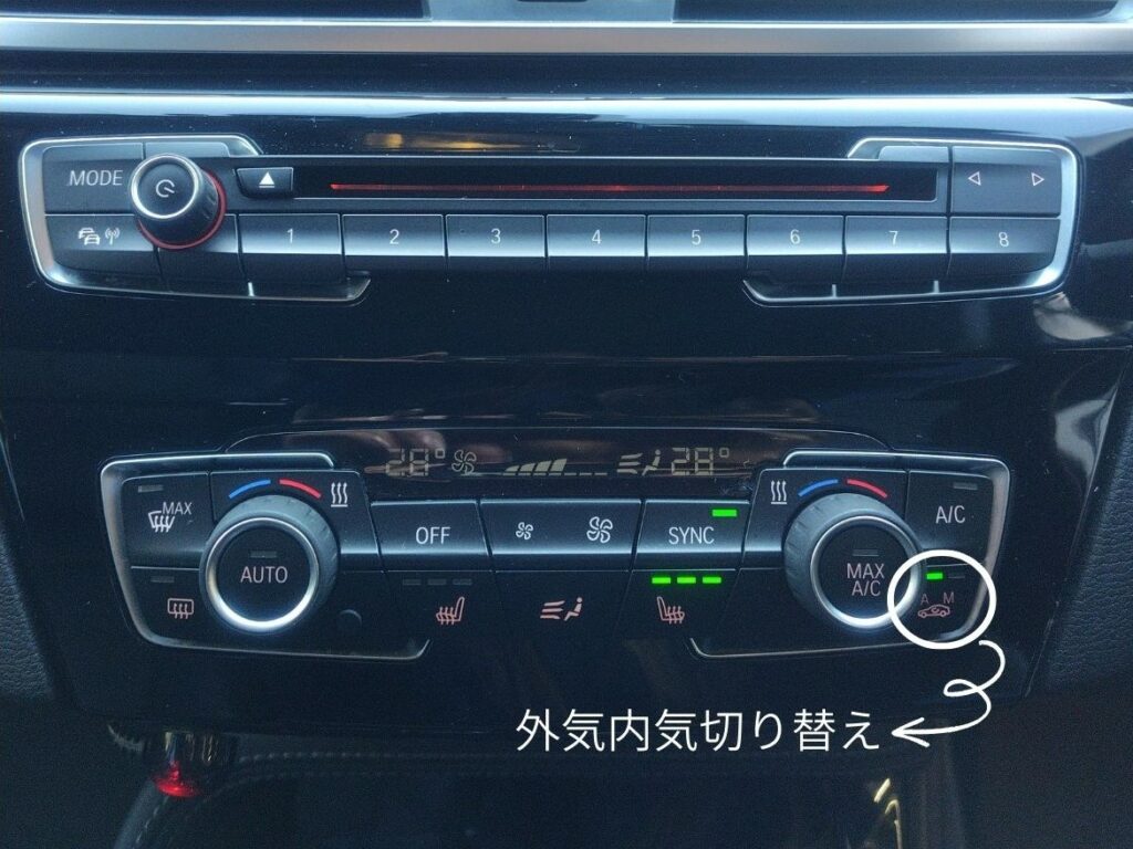 車のフロントガラスが曇る原因と内側外別の即効解消法！正しいデフロスターの使い方を徹底解説
